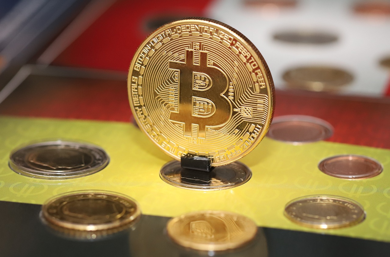 黄金再飙新高！数据：比特币通常在100~150天内跟进拉涨